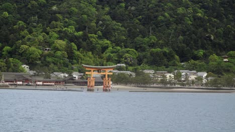 itsukushima shrine torii gate in japan