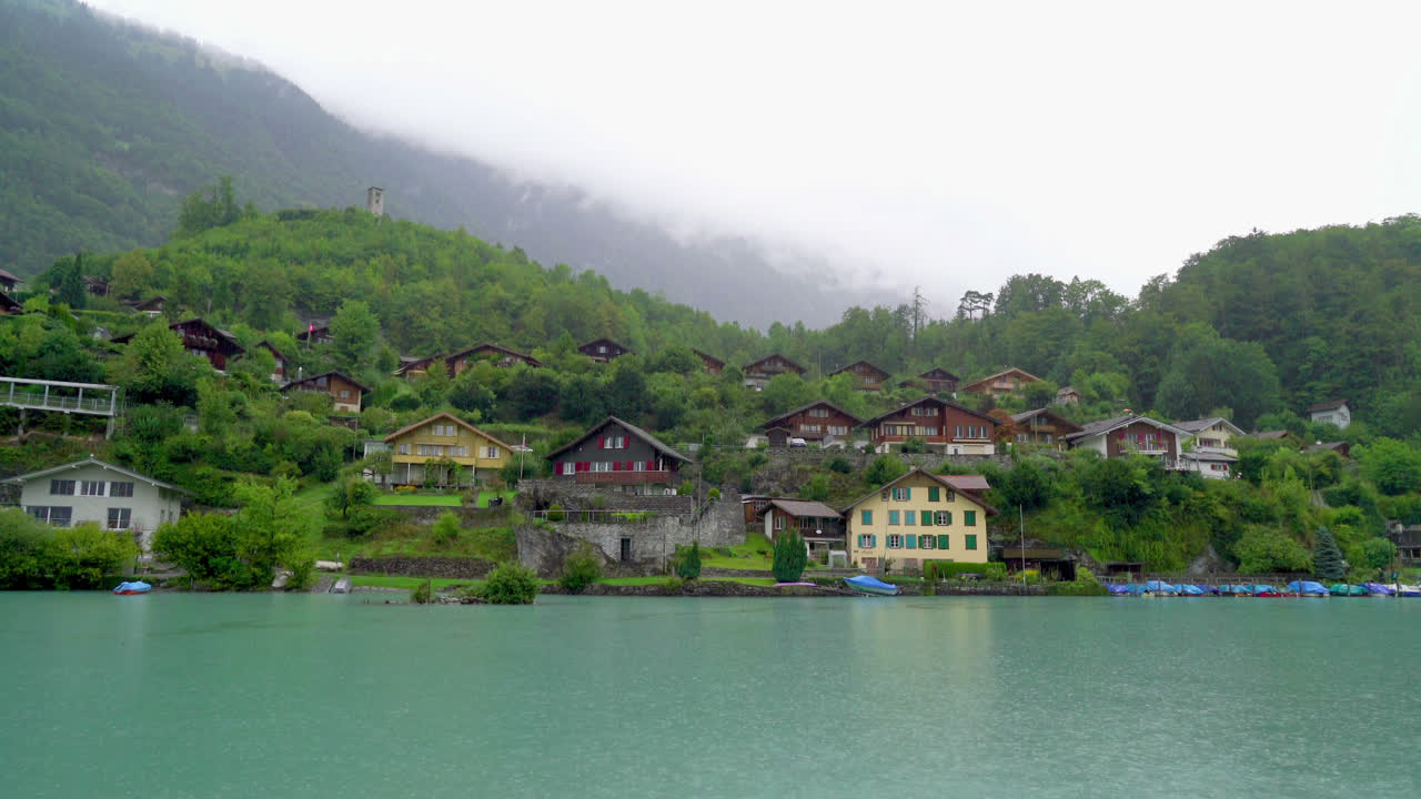 İsviçre'deki göllü Interlaken Kasabası