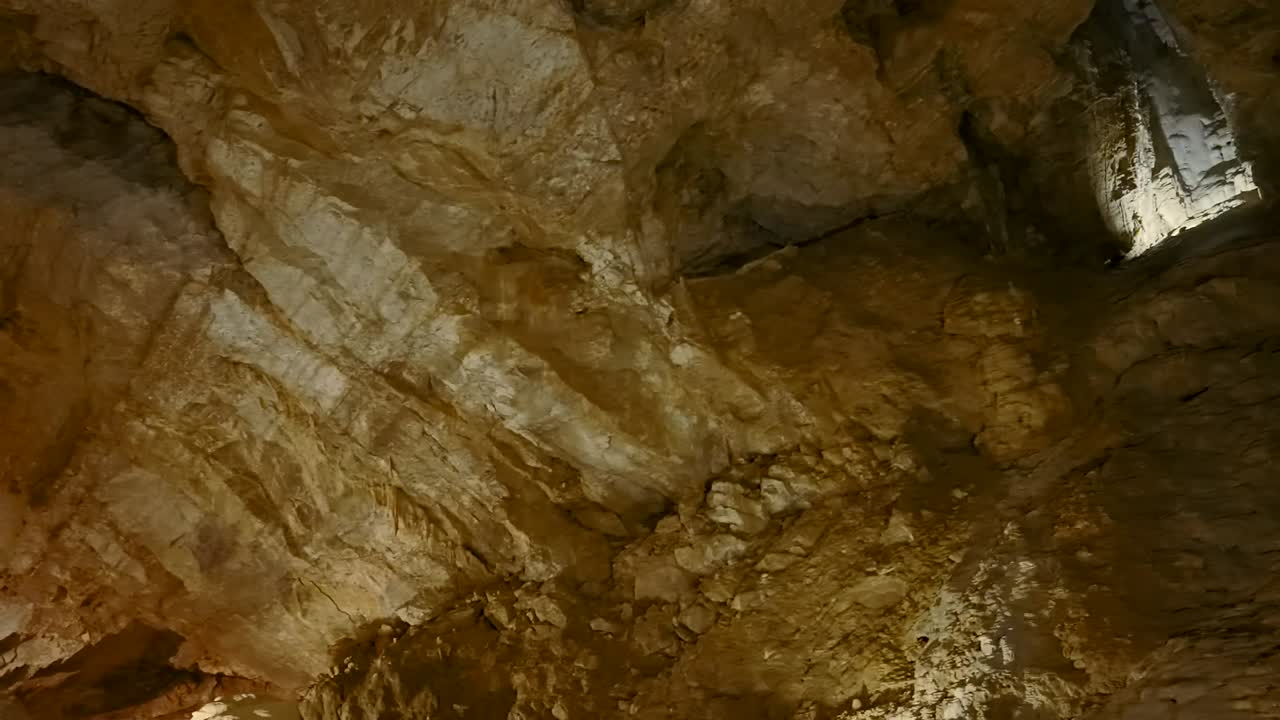 El interior de la cueva