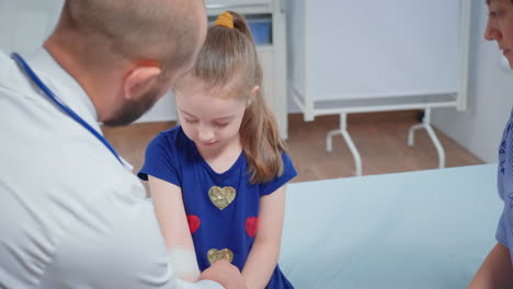 Doctor-bandaging-child-hand