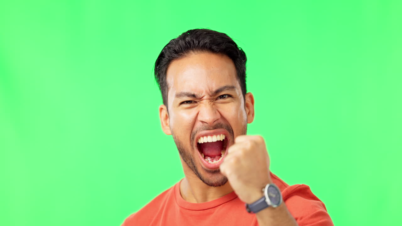 hombre, excitado con la bomba de puño