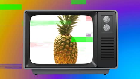 Alter-Fernseher-Mit-Ananas-Auf-Dem-Bildschirm-Vor-Buntem-Hintergrund