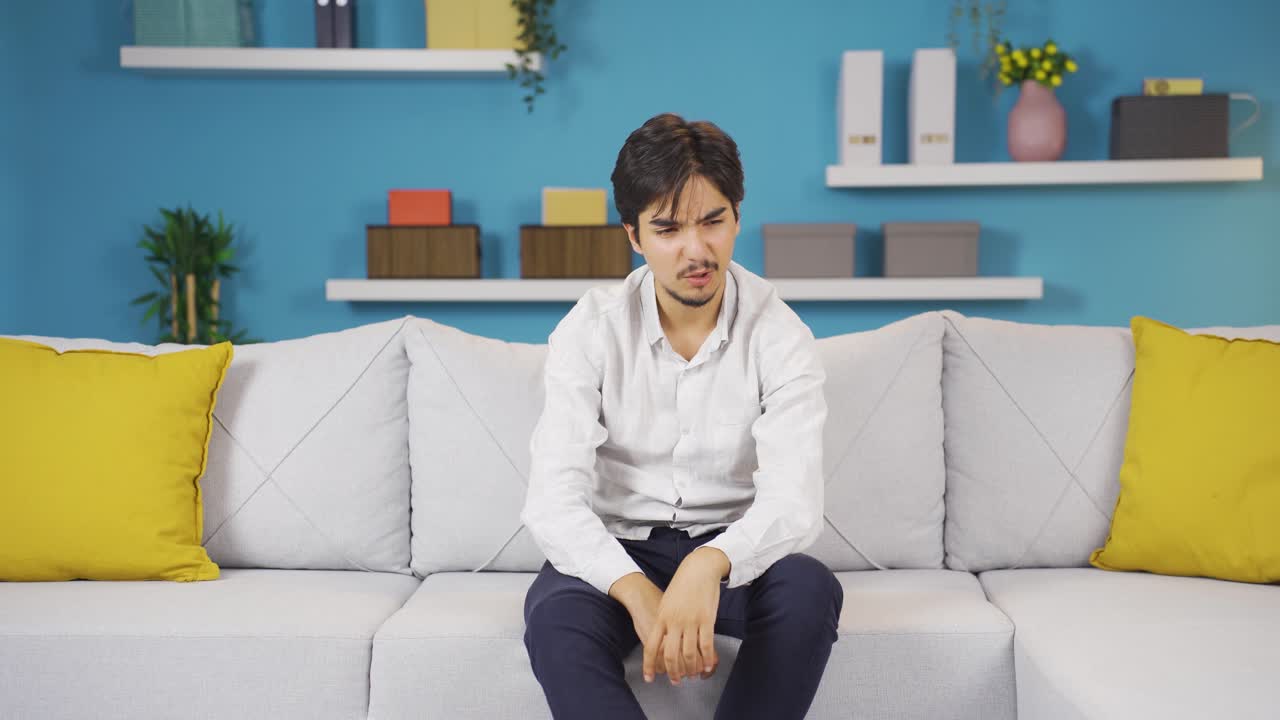 나쁜 기분을 느끼는 사람.