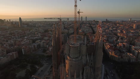 Vista-Aérea-De-Barcelona-Con-La-Sagrada-Familia