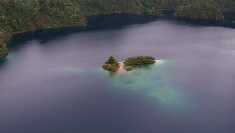 toma aérea del lago pojoj, parque nacional montebello, chiapas