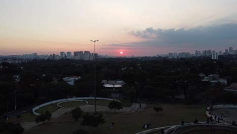 Flying-towards-the-sunset-in-the-city