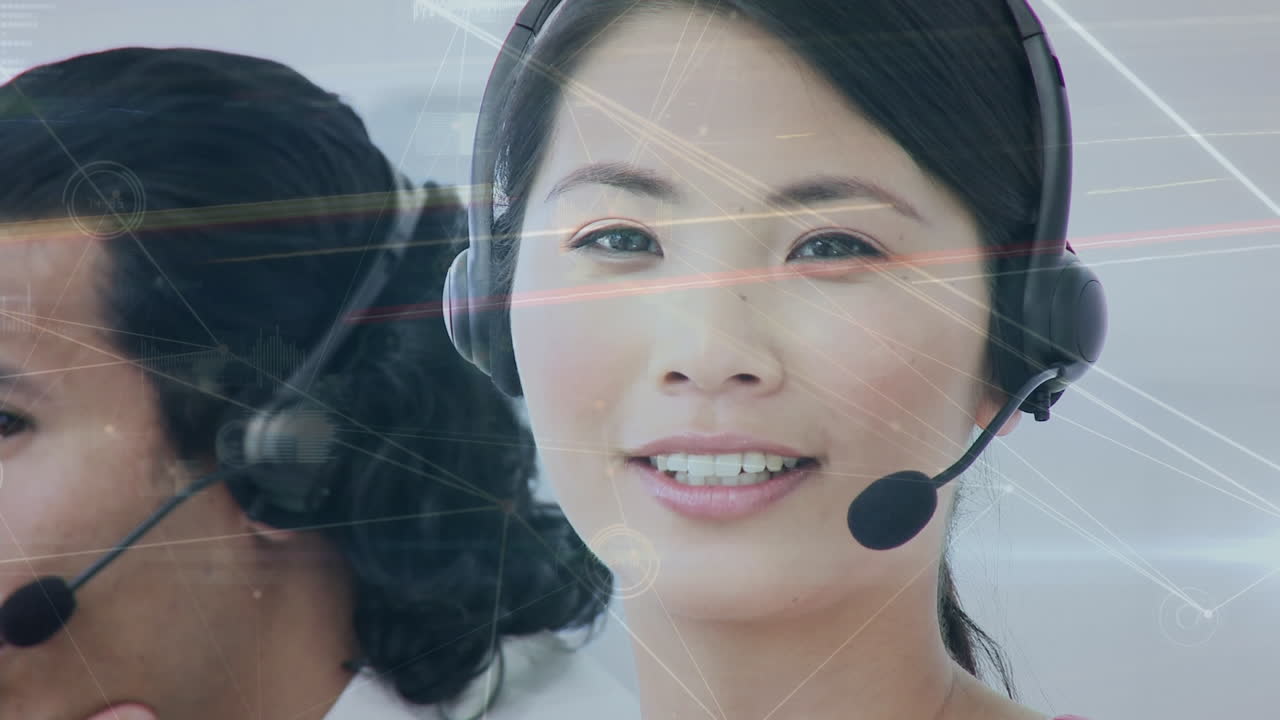 행복한 아시아 여성 컨설턴트에 대한 연결 네트워크의 애니메이션