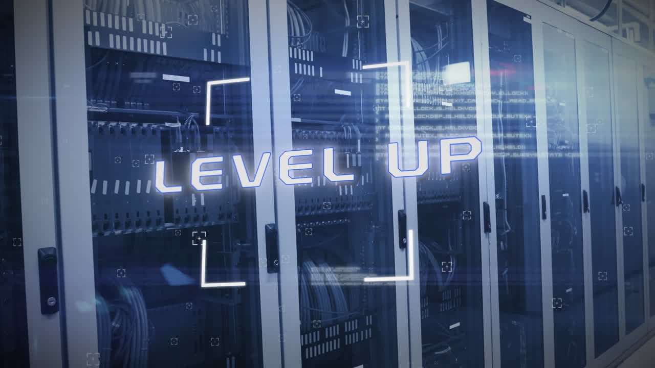 animación de escaneo de alcance sobre el nivel de texto y procesamiento de datos contra la sala de servidores de computadora