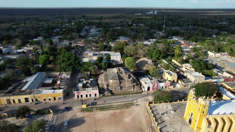 tomada orbital de drones de las ruinas mayas en acanceh yucatán méxico