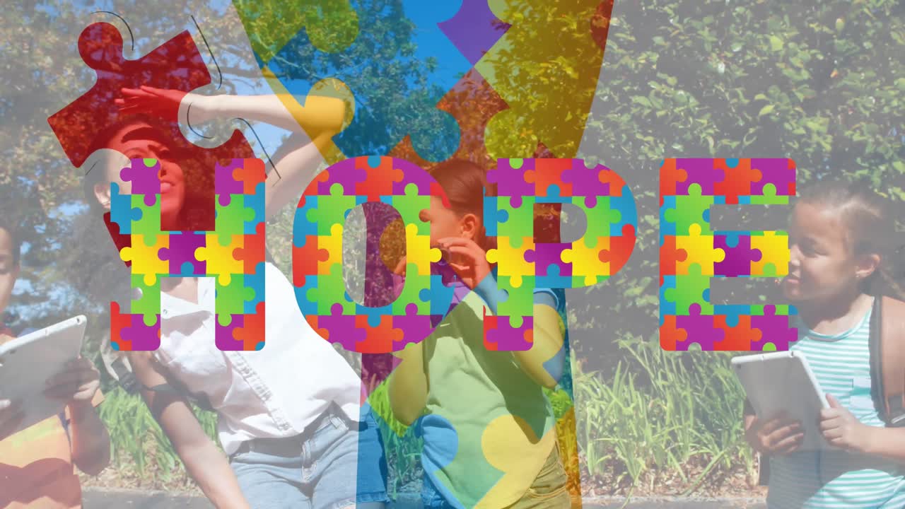 다채로운 퍼즐 조각의 애니메이션, 희망 자폐증 인식 달 어린이에 대한 텍스트