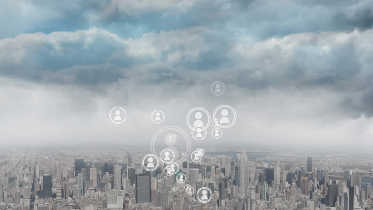 현대적인 도시 풍경과 구름이 가득한 하늘 위에 움직이는 사람들의 아이콘을 곱하는 애니메이션