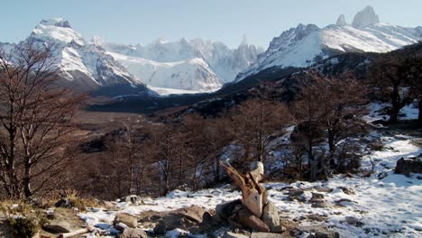 Incline-Hacia-La-Notable-Cordillera-De-Fitzroy-En-La-Patagonia-Argentina-Al-Atardecer