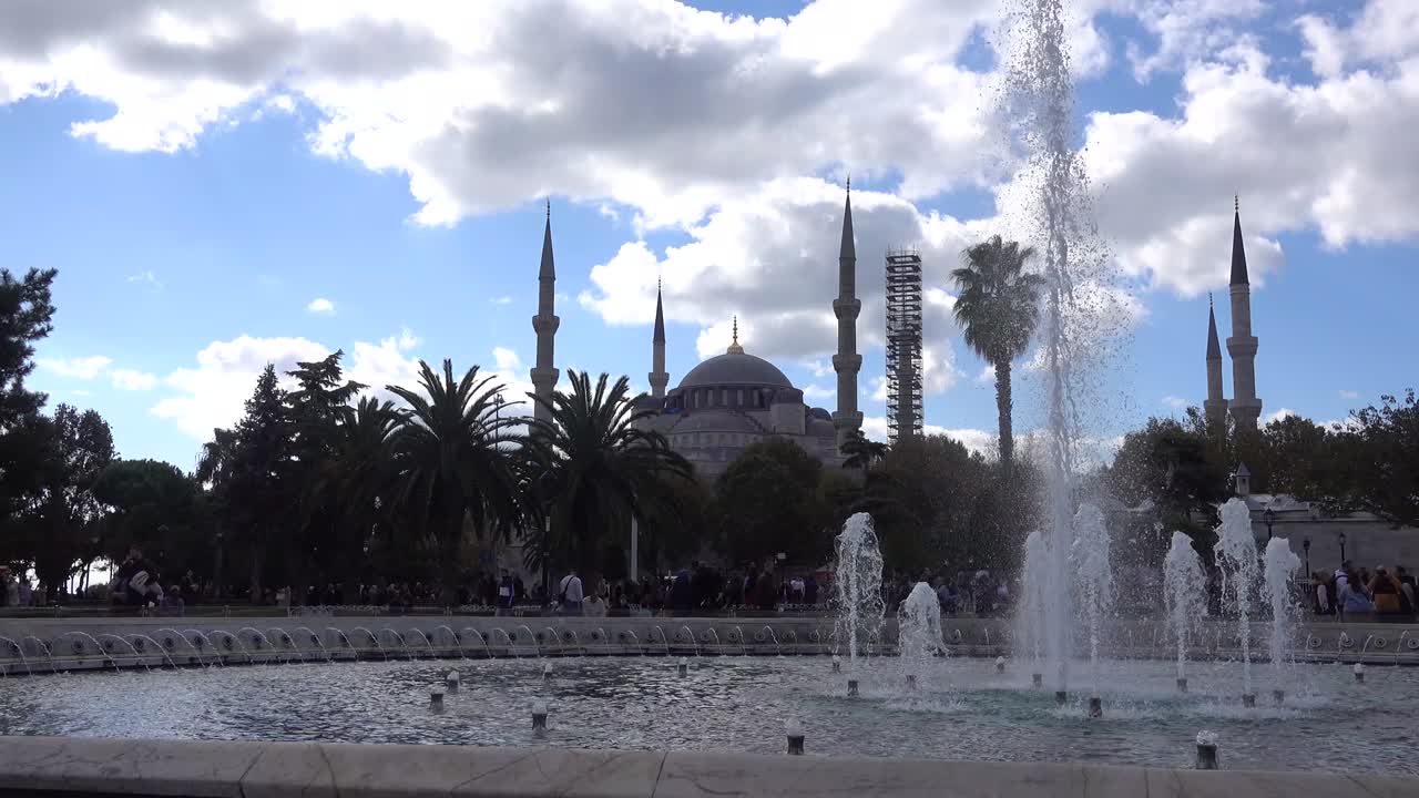 la mezquita azul de estambul, la fuente del sultán ahmad maydan, turquía
