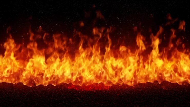 Intensive Feuerwand brennt vor dunklem Hintergrund