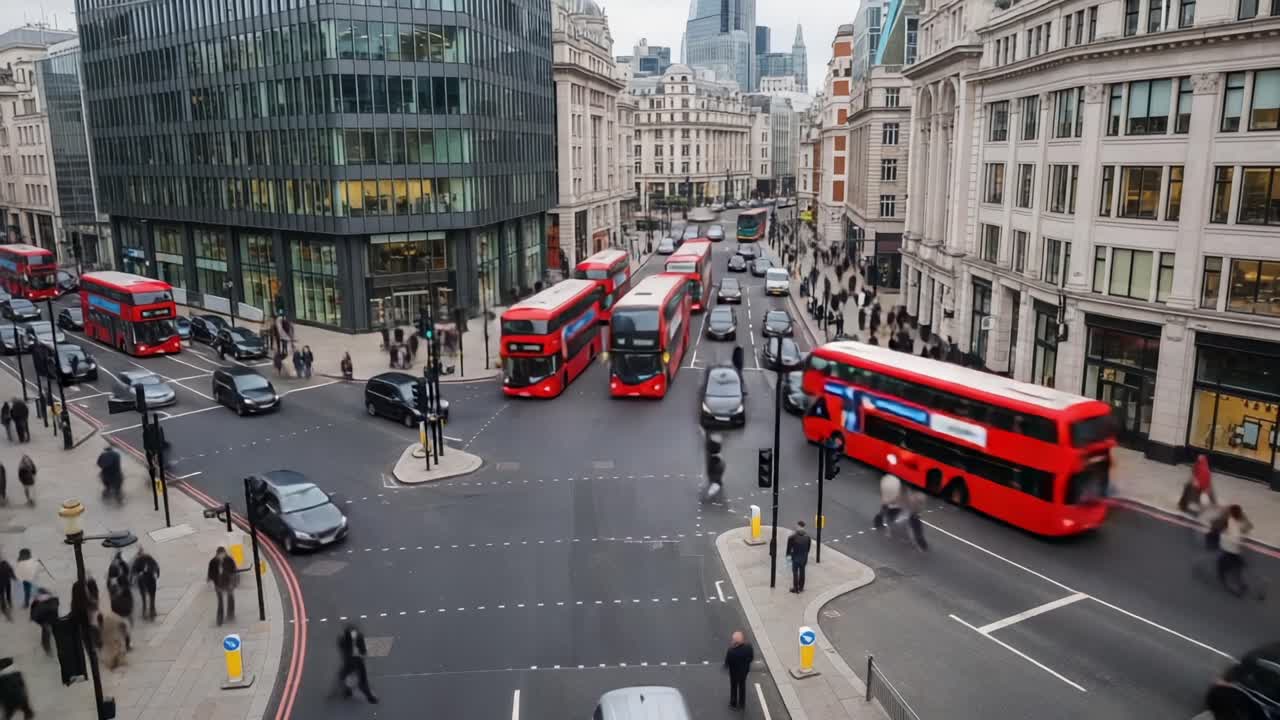 Urban Intersection: A Dynamic City Scene Highlighting the Flow of Traffic and Pedestrians in a Bustling Metropolitan Area