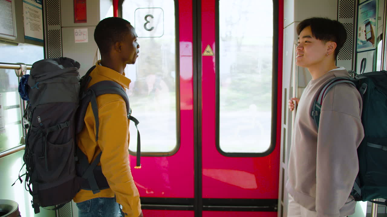 기차에 탄 친구들