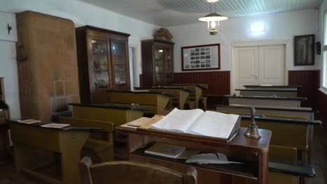 Classroom-with-antique-furniture-form-the-19th-century