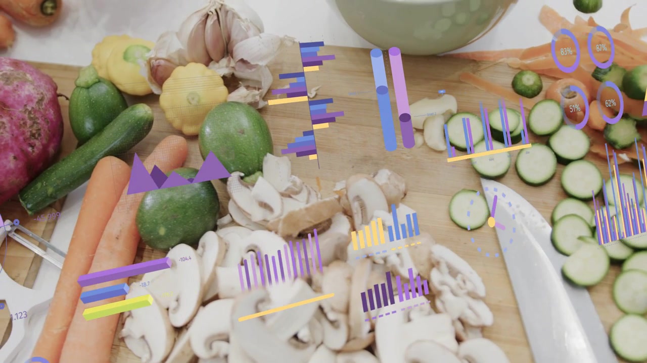 Sovrapposizioni che appaiono sul secondo fotogramma, annotando una lavagna con grafici di ricette su funghi e cetrioli.