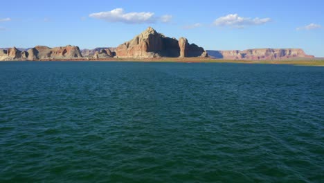 Imágenes-Aéreas-De-Drones-Del-Verano-En-El-Lago-Powell,-Página,-Arizona,-Estados-Unidos