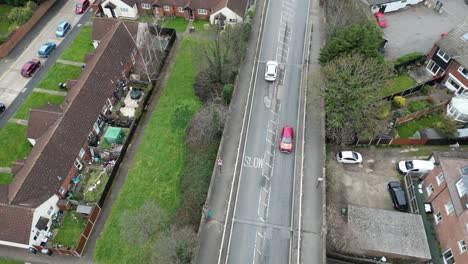 coches peligrosos desviarse alrededor de grandes baches uk road overbirds eye drone antena