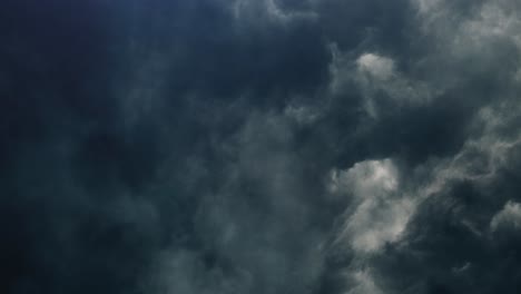 4.000-Relámpagos-Entre-Nubes-Cumulonimbus,-Tormenta