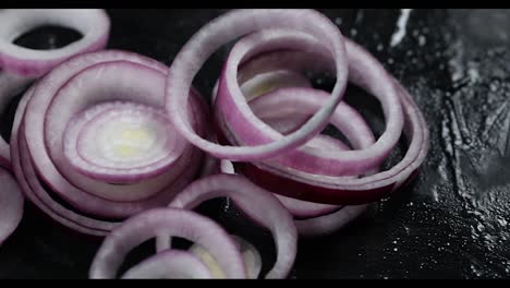 sliced red onions