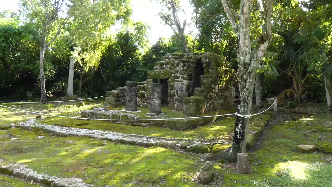 pequeño santuario en san gervasio, sitio arqueológico maya, cozumel, méxico