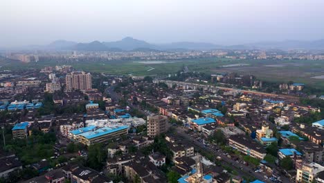 edificios comerciales y residenciales en vasai cerca de mumbai, india - toma aérea de drones