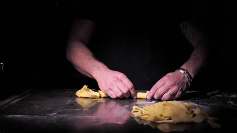 proceso de elaboración de pasta casera tradicional, primer plano
