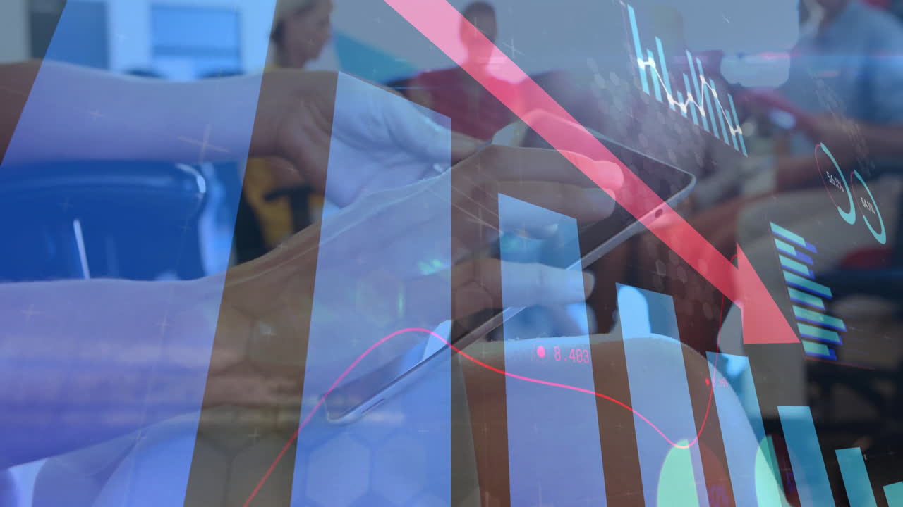 전자 장치를 사용하는 다양한 사업자들에 대한 금융 데이터 처리 애니메이션