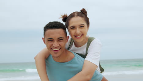 Cara,-Amor-Y-Pareja-En-La-Playa