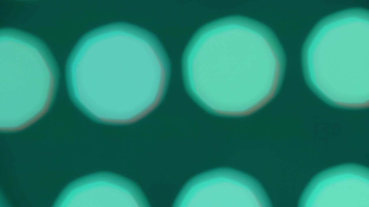 rgb led 패널 전구가 박이는 클로즈업