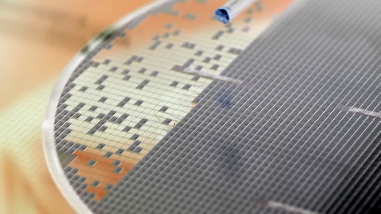 실리콘 와이퍼에 실리콘 다이를 채취합니다.