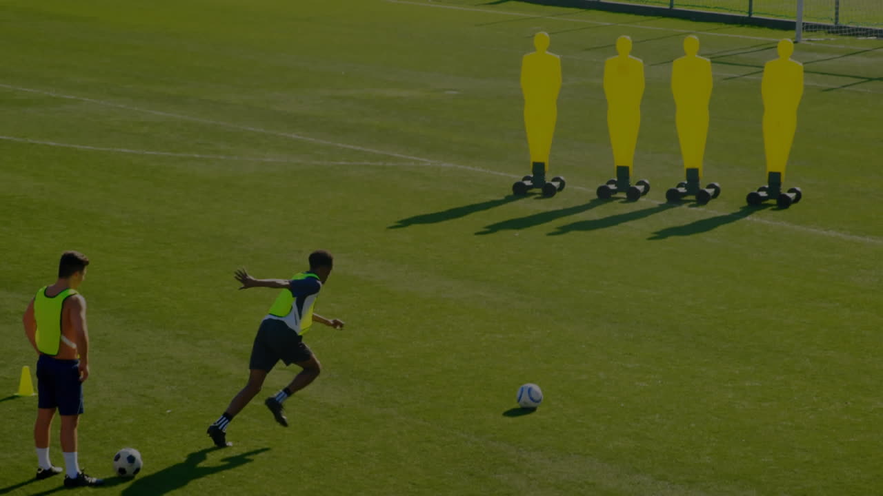 경기장에서 다양한 축구 선수들에 대한 금융 데이터 처리의 애니메이션