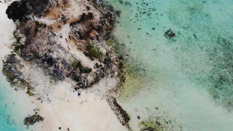 Vista-Aérea-De-La-Playa-Tropical-En-La-Isla-Bulog-Dos,-Filipinas-2