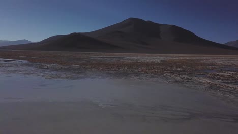 Luftaufnahme-Der-Trostlosen-Landschaft-Boliviens