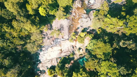 Toma-Aérea-Panorámica-Lenta-De-La-Cascada-De-Siete-Pozos-En-Langkawi---Malasia