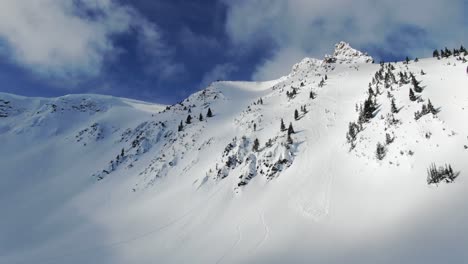 Snowy-mountain-on-sunny-day,-Golden,-British-Columbia-in-Canada