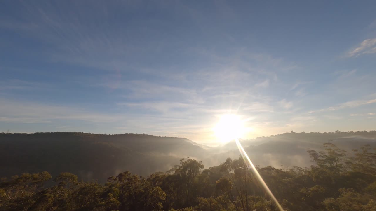 Luce del sole del primo mattino - Volo cinematografico su Forest Hill