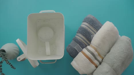 detergente para la ropa y toallas