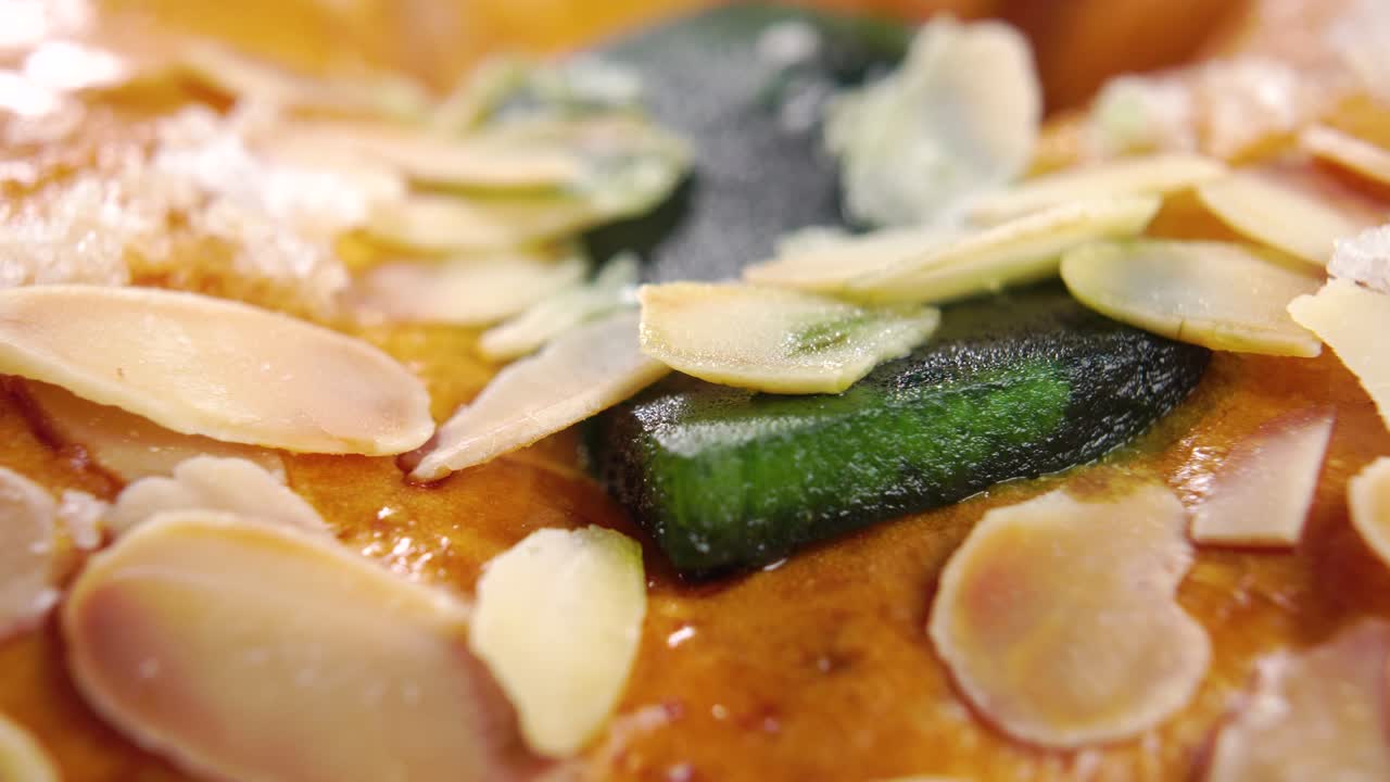 전통적인 킹스 데이, 에피파니 케이크, 스페인 로스카, 구운 로스콘 데 레이스