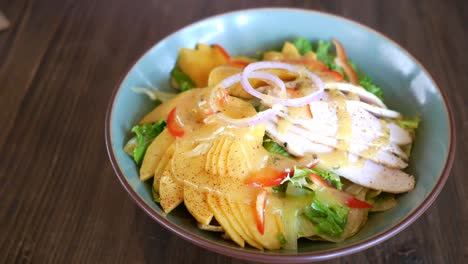 ensalada de pollo de mango