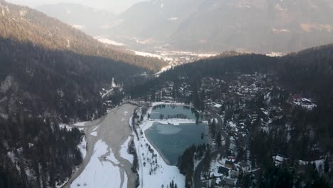 Panoramablick-Auf-Den-See-Jezero-Jasna