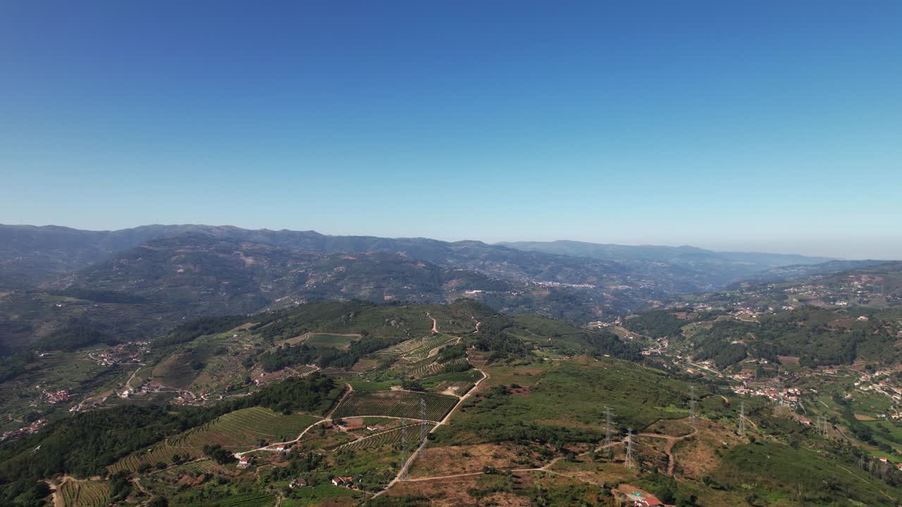 Vista Aérea do Deslumbrante Rio Douro a partir do Miradouro de Galafura.