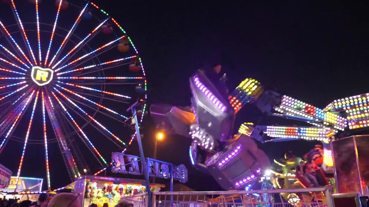 Kermisattracties op de Cleveland Country Fair in Shelby, NC in de herfst van 2018