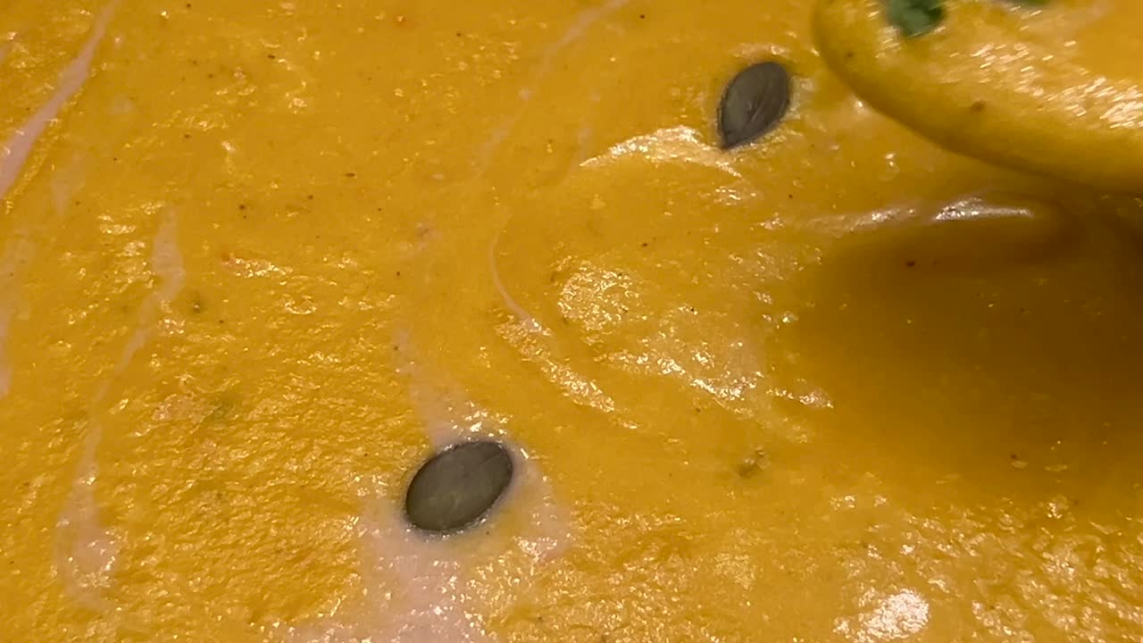 호박 수프 를 준비 하고 있다