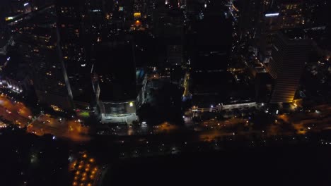 horizonte nocturno de la ciudad vista aérea