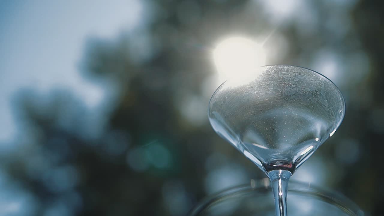 ⁇ 페인을 위한 컵은 슬라이드에 의해 배열됩니다.