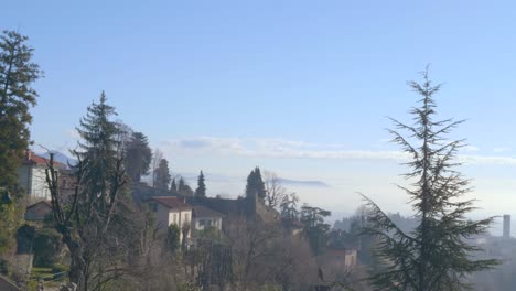 Bonito-Paisaje-Natural-Desde-La-Cima-De-Bergamo,-Milano