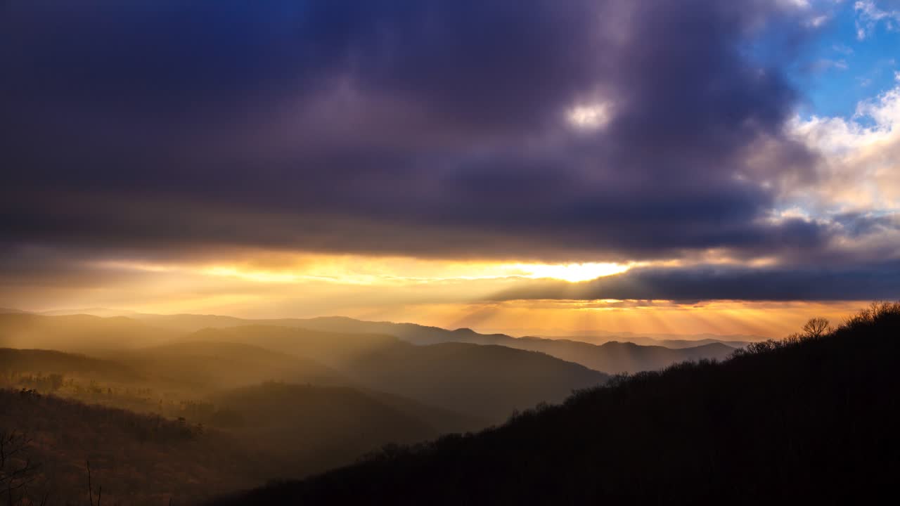 salida del sol cordillera azul montañas cinemagraph lapso de tiempo